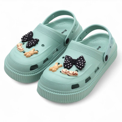 Svaar Women Clogs(Green , 6)