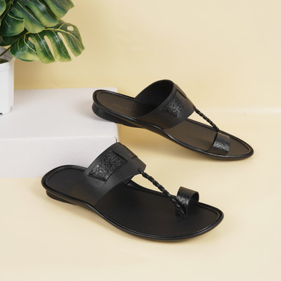 METRO Men Sandals(Black , 5)