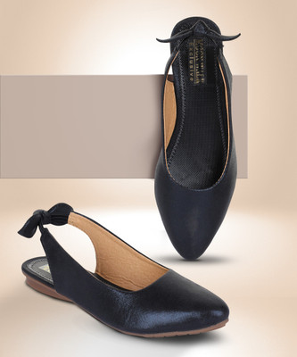 Moonwalk Women Casual(Black , 6)