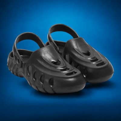 Begone Men Clogs(Black , 7)