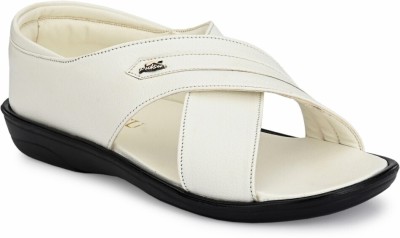 KIATU Men Sandals(White , 7)