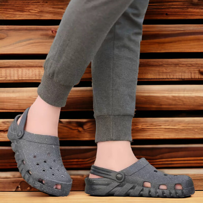 Feel alive Men Clogs(Black , 6)