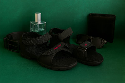 Feel alive Men Sandals(Black , 6)