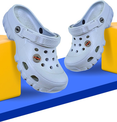 Conor Men Clogs(Grey , 8)