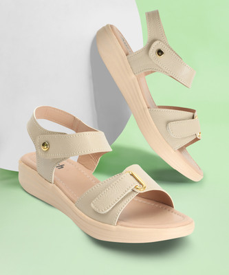 aurish Women Wedges(Beige , 5)