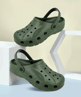 WALKAROO Men Clogs(Olive , 7)