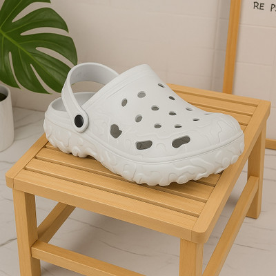 Wild Leopard Men Clogs(White , 6)