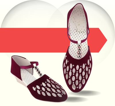 house of common Women Clogs(Maroon , 8)