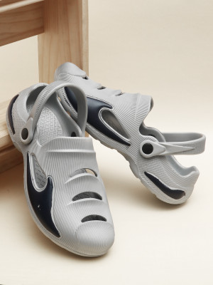 Arvok Men Clogs(Grey , 8)