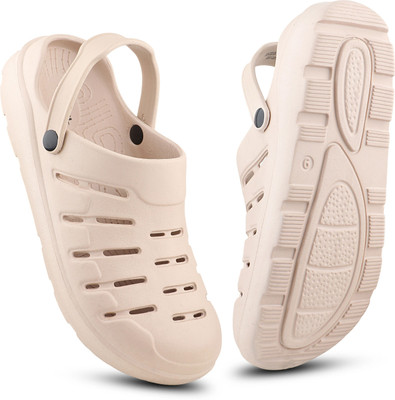 FUEL Men Clogs(Beige , 7)