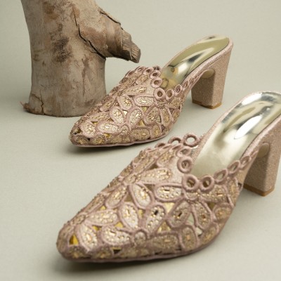 SHOETOPIA Women Gold Heels