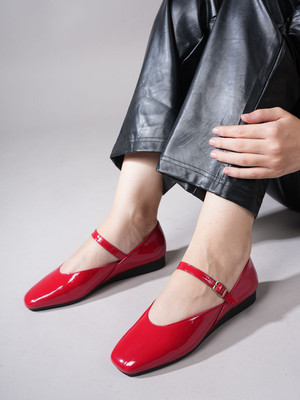 LAVIE Women Bellies(Red , 8)