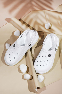 HRX by Hrithik Roshan Men Clogs(White , 6)