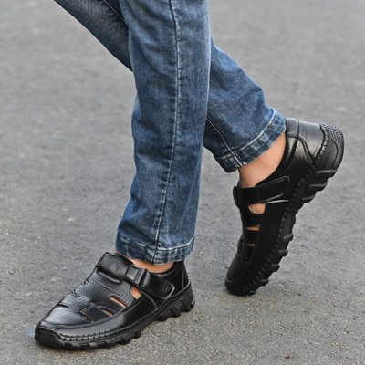 Rising Wolf Men Sandals(Black , 6)