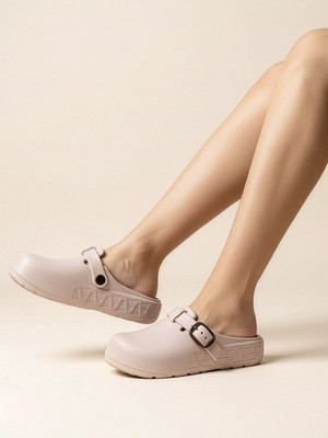 Feet Runner Women Clogs(Beige , 7)