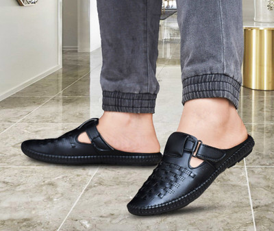 WUGATTI Men Sandals(Black , 7)