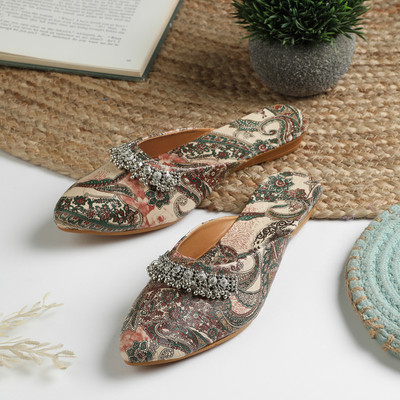 Trendvine Ethnnic Embroidred Juti And Mojari Jutis For Women Bellies For Women(Multicolor , 5)