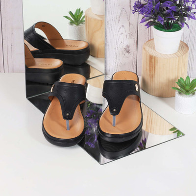 MOCHI Women Wedges(Black , 4)