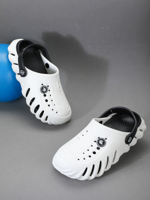 Oxygen Men Clogs(White , 8)