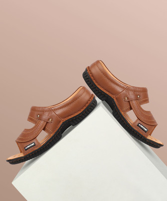 RED CHIEF Men Sandals(Tan , 6)