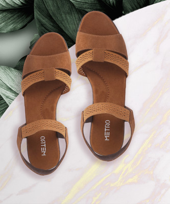 METRO Women Flats(Tan , 5)