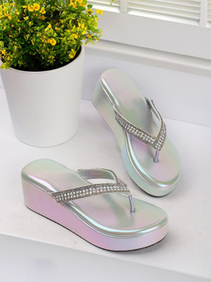 Kinni Kat Women Wedges(Grey , 3)