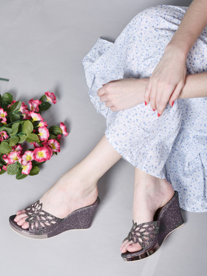action Women Wedges(Grey , 5)