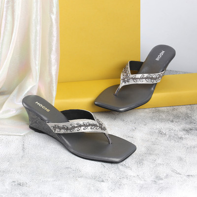 MOCHI Women Wedges(Grey , 4)