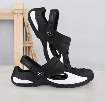 AARJU Men Clogs(Black , 7)