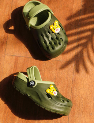 amaezo Men Clogs(Green , 9)