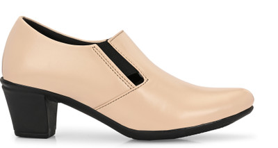 FOOTLOOSE Women Heels(Beige , 5)