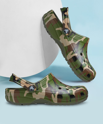 CROCS Classic Men Clogs(Green , 3)