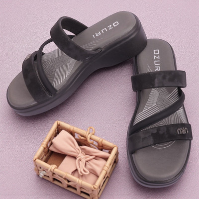 OZURI Women Wedges(Black , 3)