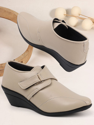 YoloYells Women Bellies(Camel , 5)