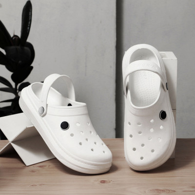 TR Men Clogs(White , 6)