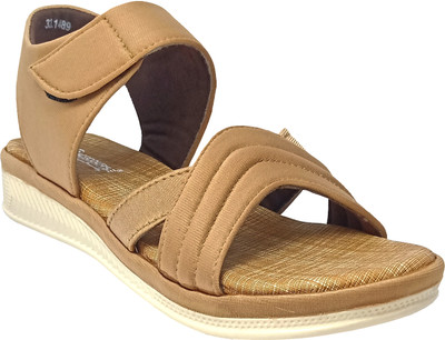 Racecourse Women Casual(Tan , 8)