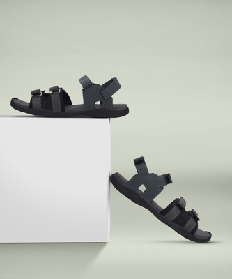 PUMA Stride v3 one8 Men Sandals(Black , 8)