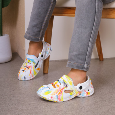 KNIEVL Men Clogs(Multicolor , 7)