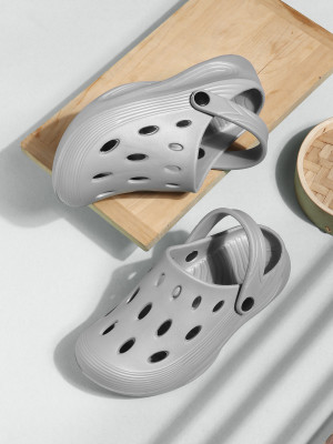 Arvok Men Clogs(Grey , 8)
