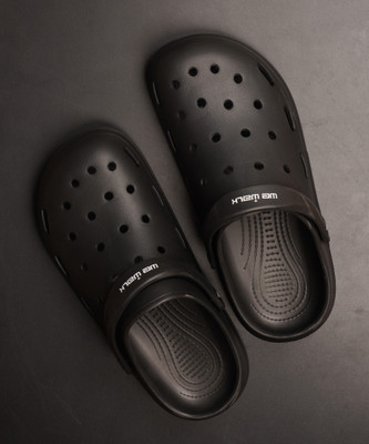 Free Kicks Men Clogs(Black , 7)