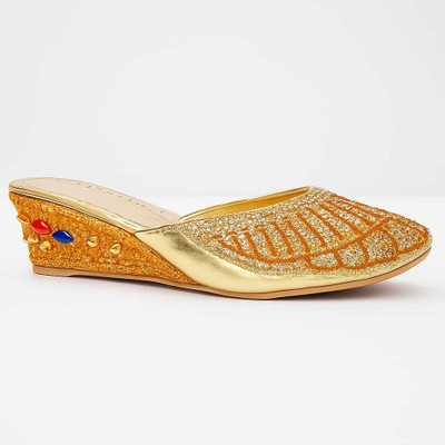 MAGIC 7RNDC_Gold Casuals For Women(Gold , 9)