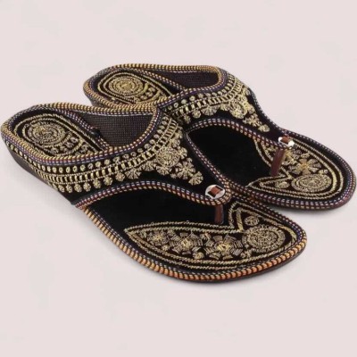 PADMAJA Women Flats(Black, Gold , 6)