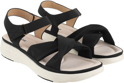 MOCHI Women Casual(Black , 6)