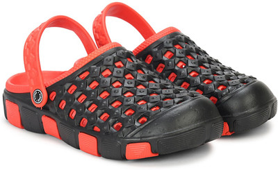 SKITE Men Clogs(Black, Red , 8)