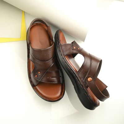 G WALK Men Casual(Brown , 8)