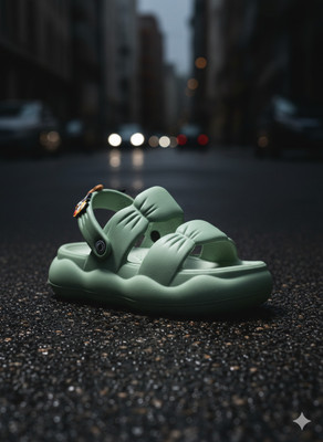 Wild Leopard Women Clogs(Green , 7)