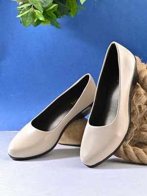 XE Looks Women Wedges(Off White , 8)