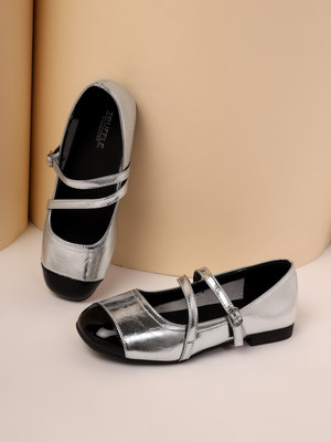 TRUFFLE COLLECTION Women Bellies(Silver , 5)