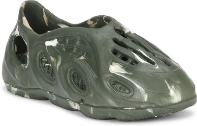 FLYNFIT Men Clogs(Green , 8)