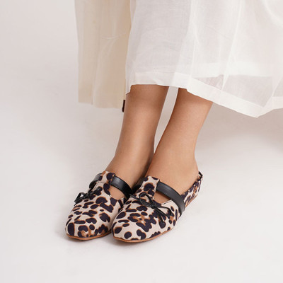 jm looks Women Flats(Beige , 3)